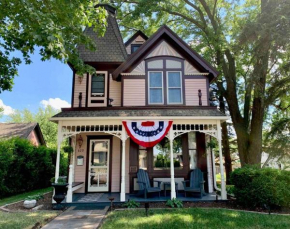 Charming Historic Haus - Located downtown Waconia